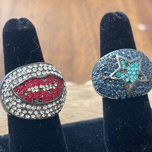 2 rhinestone rings red lips and blue star size 8